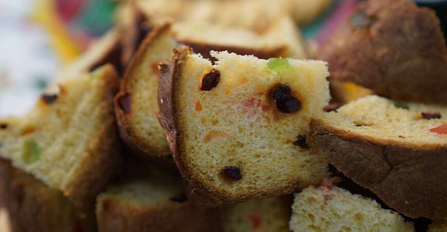 Suritón Un panetón a base de harina de suri, camu camu y aguaje
