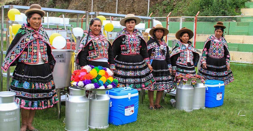 Procompite Cusco entrega bienes a productoras de lácteos Canchis