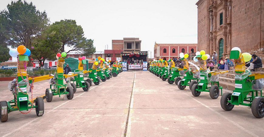 Entregaron picadores y segadores a asociación de Pucará Puno Perú