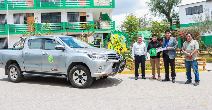 Fortalecen agencias agrarias de Sucre y Huamanga con la entrega de camionetas Ayacucho Perú
