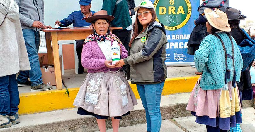 Entregan abono foliar a productores afectados por granizadas en Chongos Alto Junín Perú
