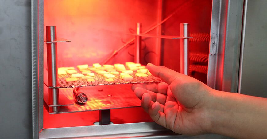 Estudiantes de la UNALM desarrollan prototipo de deshidratador híbrido de alimentos