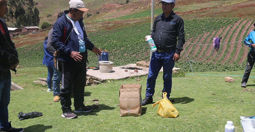 Productores de Yauli reciben bioestimulantes para recuperar cultivos en Huancavelica Perú