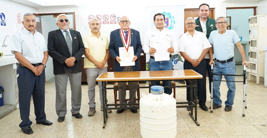 INIA transfirió 2620 pajillas de semen de ganado vacuno a productores de Piura Perú
