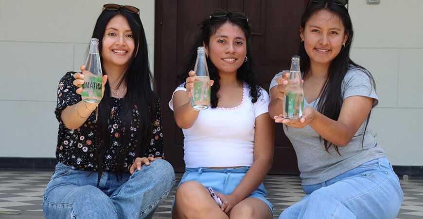 Estudiantes de la UNALM lanzan “La Aromática”, gaseosa natural hecha con hierbas peruanas
