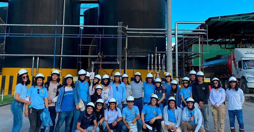 Palmicultora Ocho Sur abre sus puertas con programa de pasantías para la academia Ucayali Perú