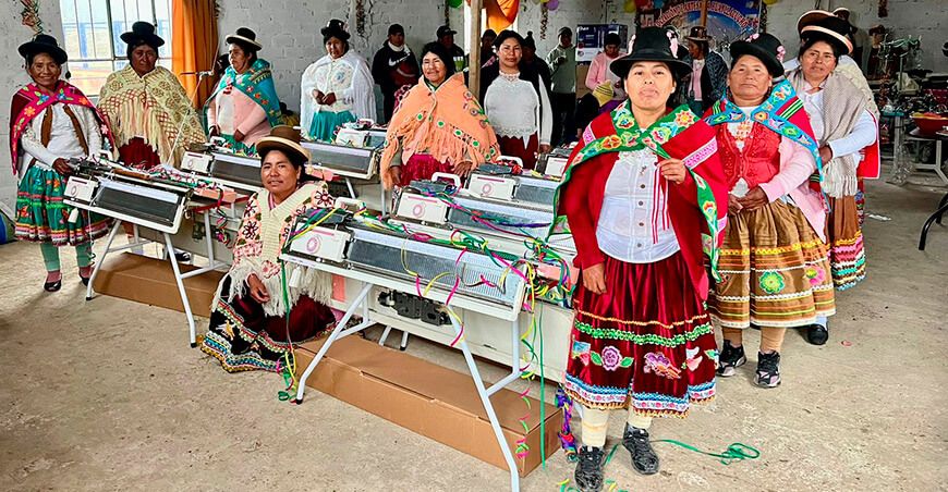 Cofinancian emprendimiento de mujeres rurales que confeccionan prendas de alpaca en Arequipa Agroideas Arequipa Perú
