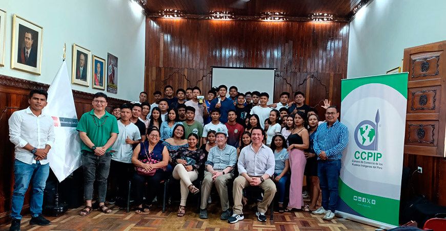 Universitarios indígenas se benefician con bonos para movilidad local Loreto Perú
