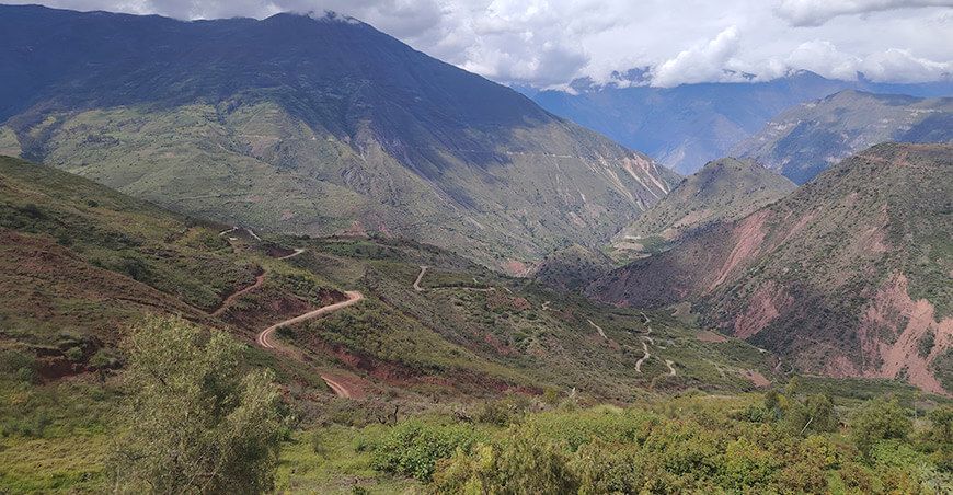 Mantenimiento del camino vecinal en Ocobamba beneficia a 172 familias Apurímac Devida Perú