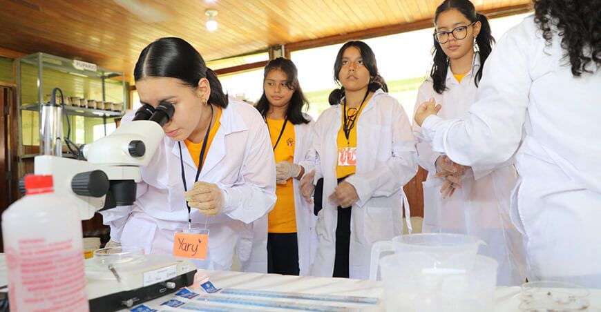 El IIAP organiza taller vivencial para incentivar la participación de más mujeres en el campo científico