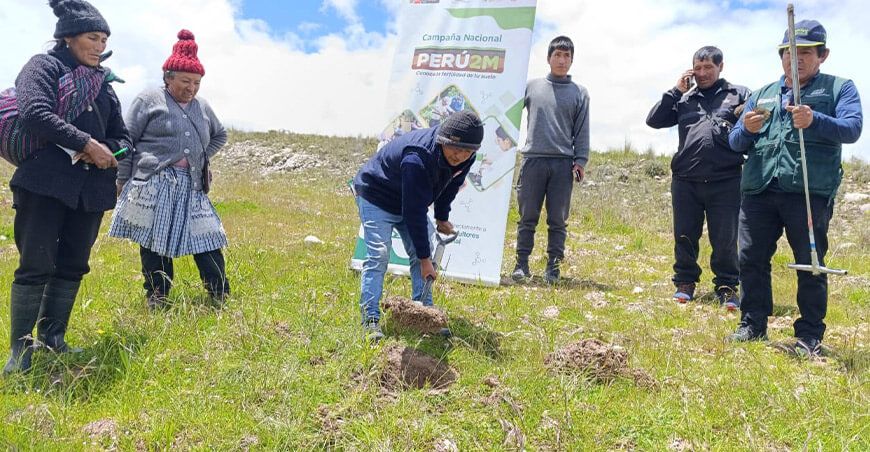 Productores de Janjaillo adoptan tecnologías para reducir la degradación del suelo agrario con asistencia técnica de INIA Junín Perú