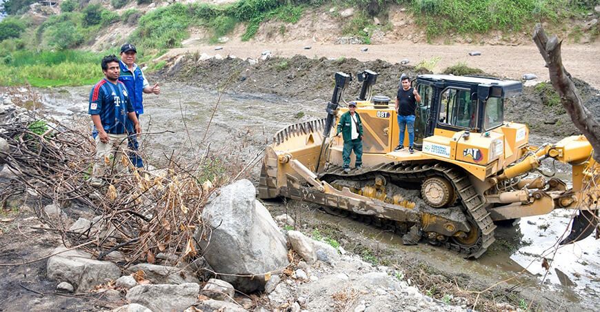 trabajos de limpieza y descolmatación en la quebrada Avendaño Laredo La Libertad Perú