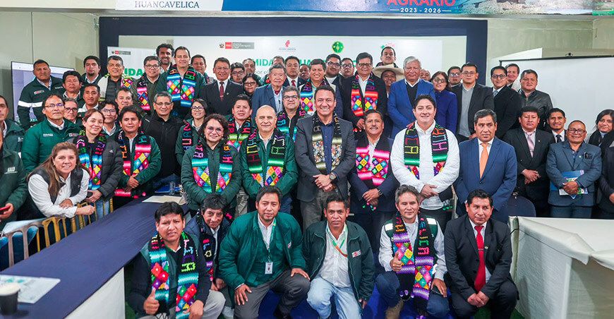 Ángel Manero Campos ministro Midagri en Huancavelica Perú