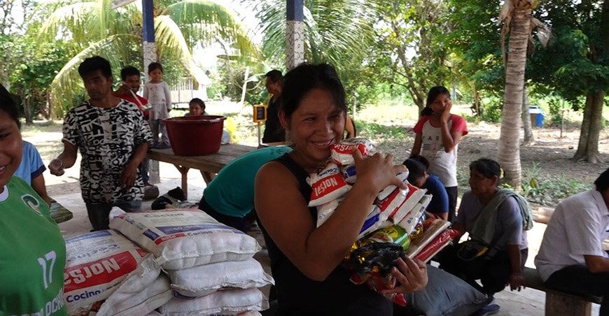 Ocho Sur entregó 3 toneladas de alimentos a comunidad nativa Santa Clara de Uchunya Ucayali Perú