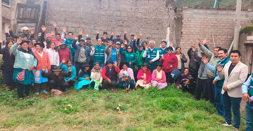 Agricultores organizados controlan mosca de la fruta e incrementan exportación de palta Cosagra Huancavelica Senasa Perú