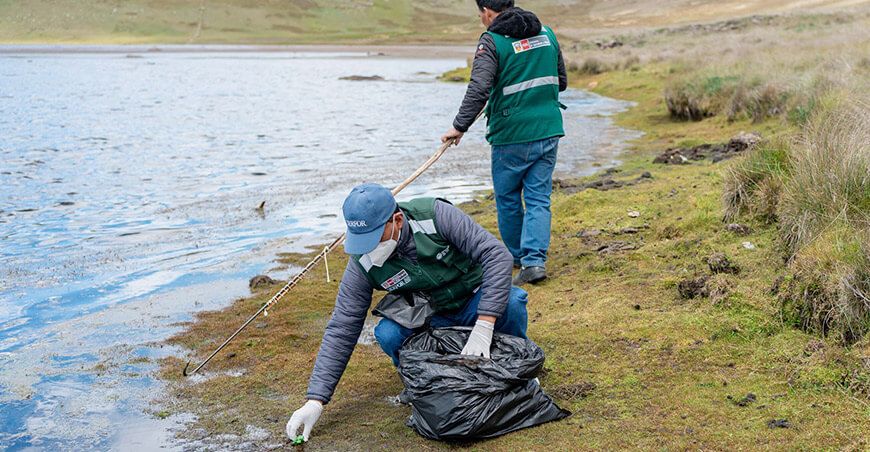 Serfor retiró alrededor de 3 toneladas de basura en humedales de Áncash Perú