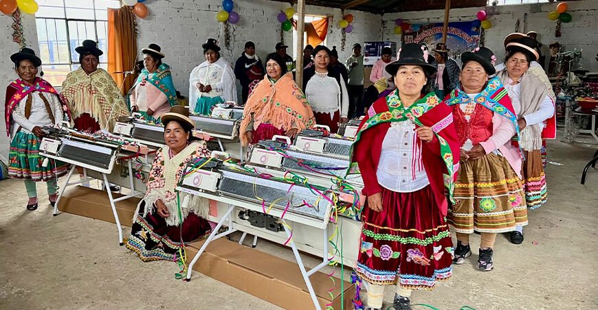 Agroideas la Estrategia de Emprendimiento de la Mujer Rural e Indígena EEMRI productoras alpaqueras textiles Arequipa Perú