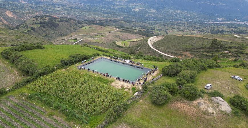 reservorios con el programa de Siembra y Cosecha de Agua Cajamarca Perú