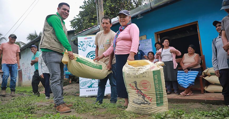 Entregan 1400 toneladas de guano de islas para recuperar cultivos afectados por lluvias Devida Perú