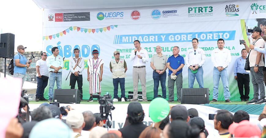 Midagri entregó títulos de propiedad en Loreto Perú