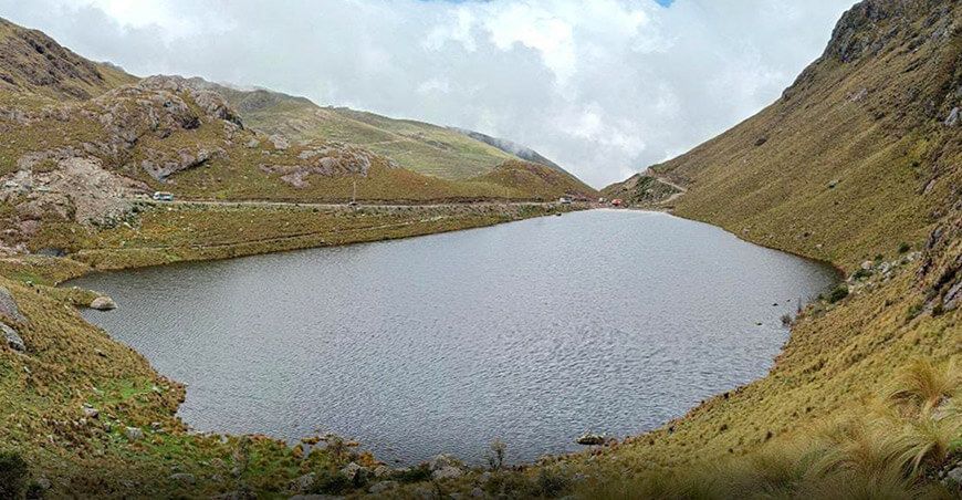 Qocha Huaccana Chincheros Apurímac Sierra Azul Perú