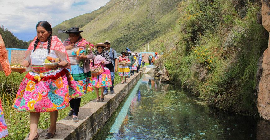 Promueven cultura del agua con ofrendas de la Junta de Usuarios de Agua del Cunas al manantial Coyllor Yauyos Lima Perú