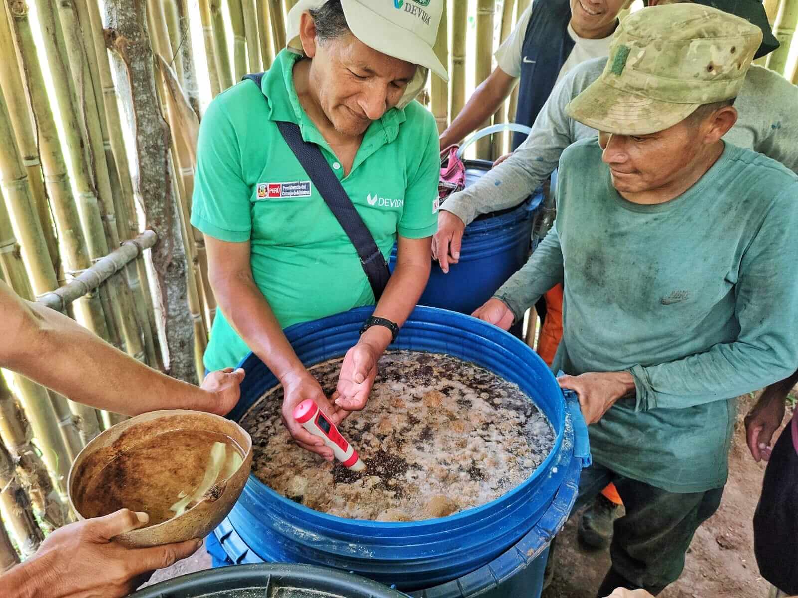 Devida promueve uso de biofertilizantes para mejorar cultivos de cacao en el Vraem productores comunidades indígenas Perú