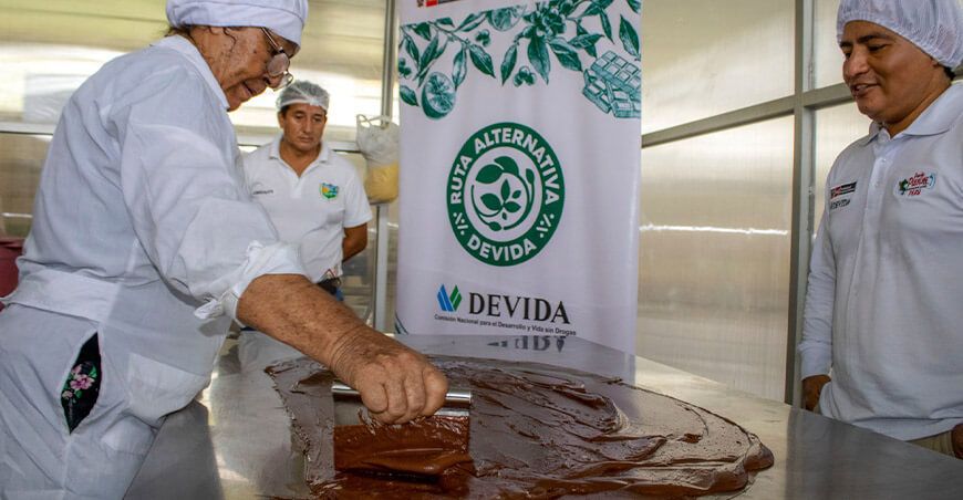 emprendedoras fortalecen capacidades en elaboración de chocolate de alta calidad con capacitación de Devida Ucayali Perú