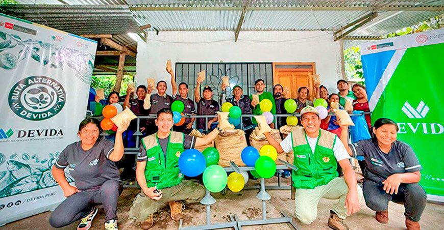 Escuelas de campo de Devida fortalecen la actividad apícola de familias de Cusco Perú