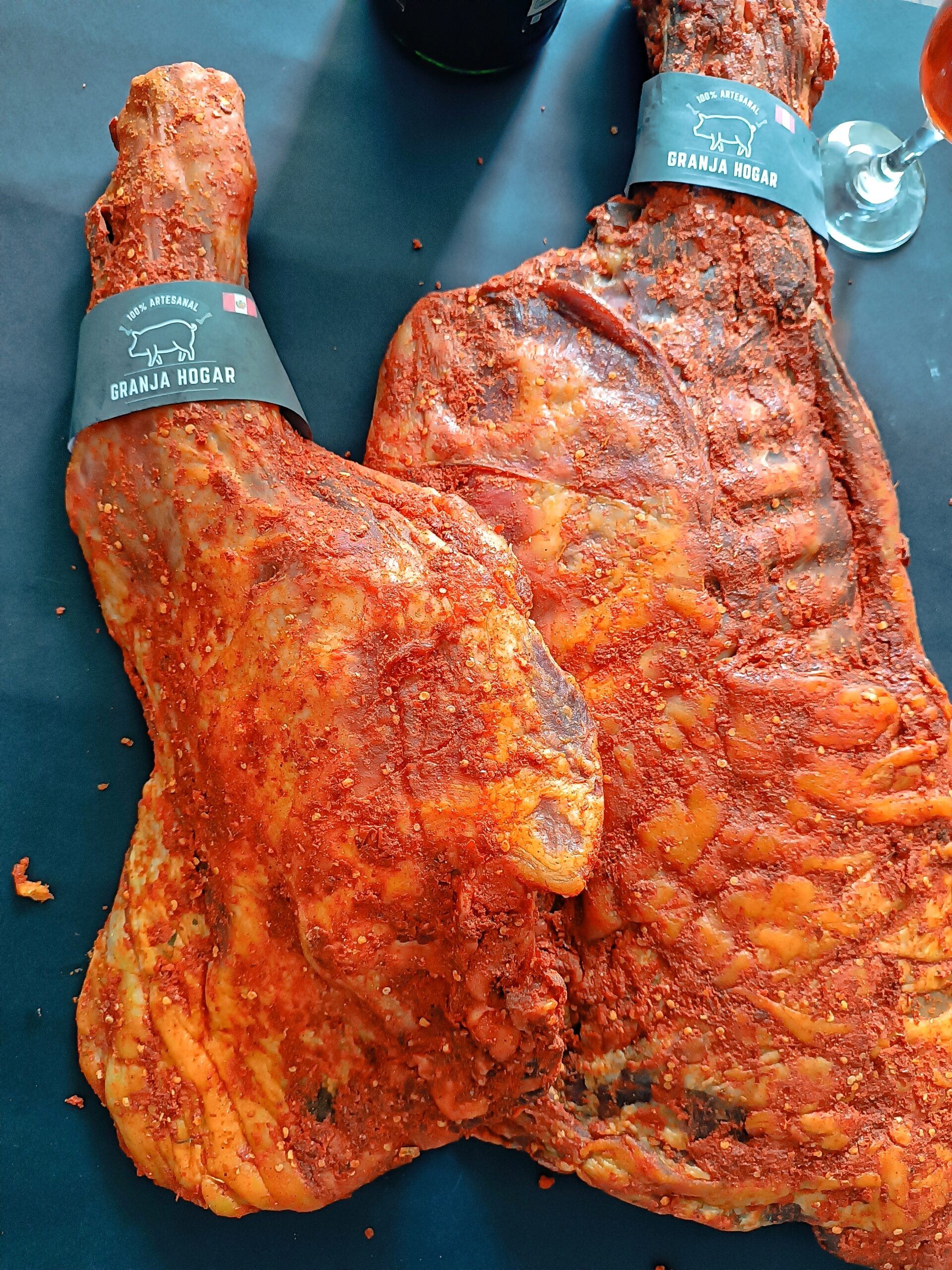 Rebanando el jamón serrano Granja Hogar SAC
