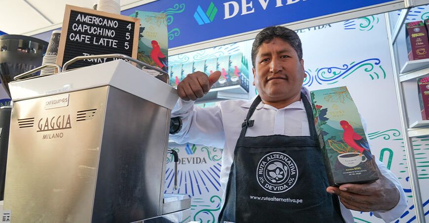 productor de cultivo de café Devida Perú