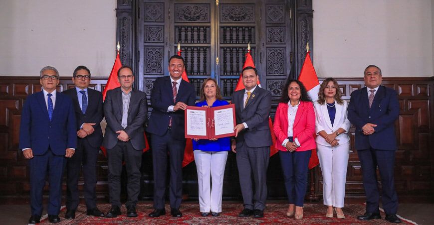 Suscriben convenio para nueva licitación del Proyecto Olmos