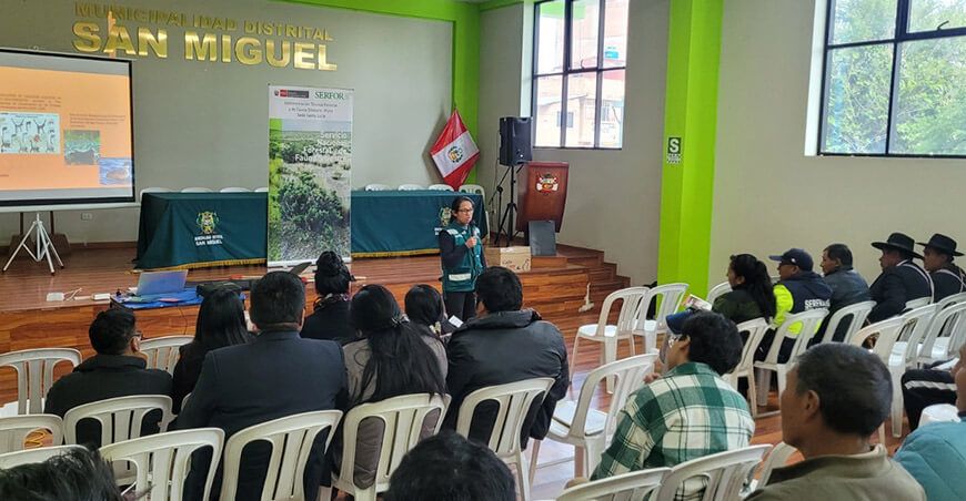Serfor capacitó a funcionarios municipales sobre gestión de riesgos de desastres por incendios forestales Puno Perú