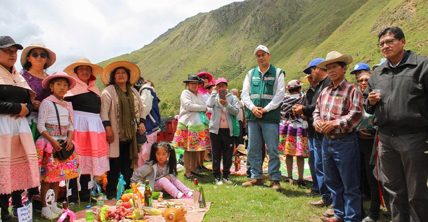 Promueven cultura del agua con ofrendas de la Junta de Usuarios de Agua del Cunas al manantial Coyllor Yauyos Lima Perú