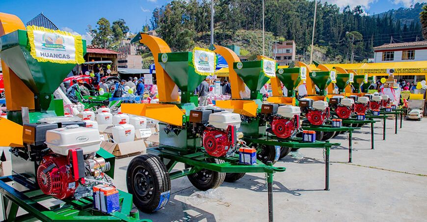Entregaron tractores y equipos agrícolas a tres asociaciones de Andahuaylas Apurímac Perú