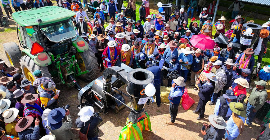 Inician entrega de 90 molinos picadoras a asociaciones ganaderas de vacuno Puno Perú