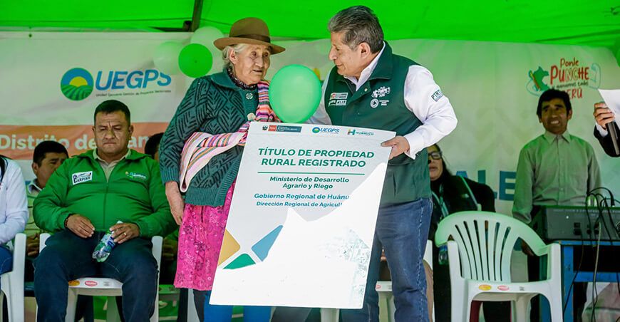 Midagri inicia entrega de más de 1300 títulos de propiedad rural en Huánuco