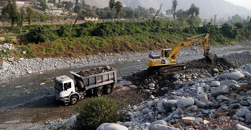 PSI ejecuta obras de emergencia por lluvias para proteger a más de 1200 familias agricultoras de Arequipa Perú