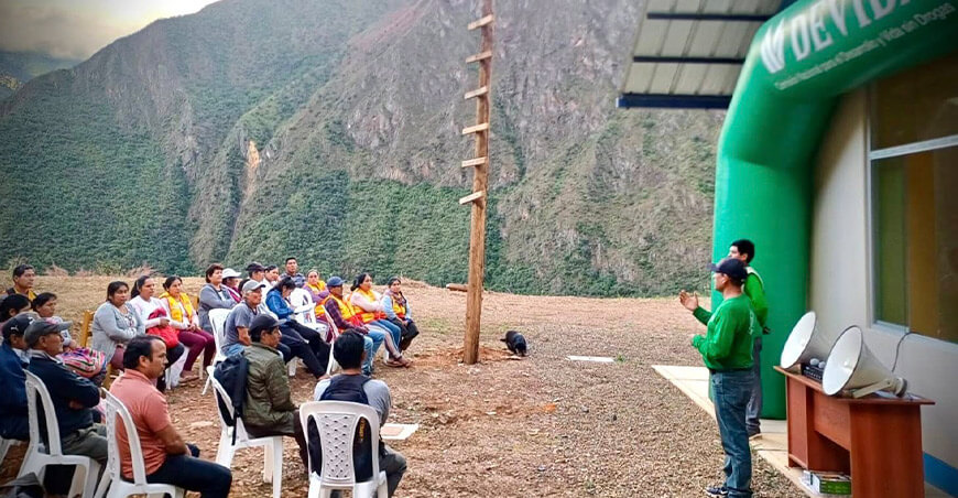 Más de 350 familias fortalecen su organización comunal con entrega de equipos de comunicación Devida Cusco Perú