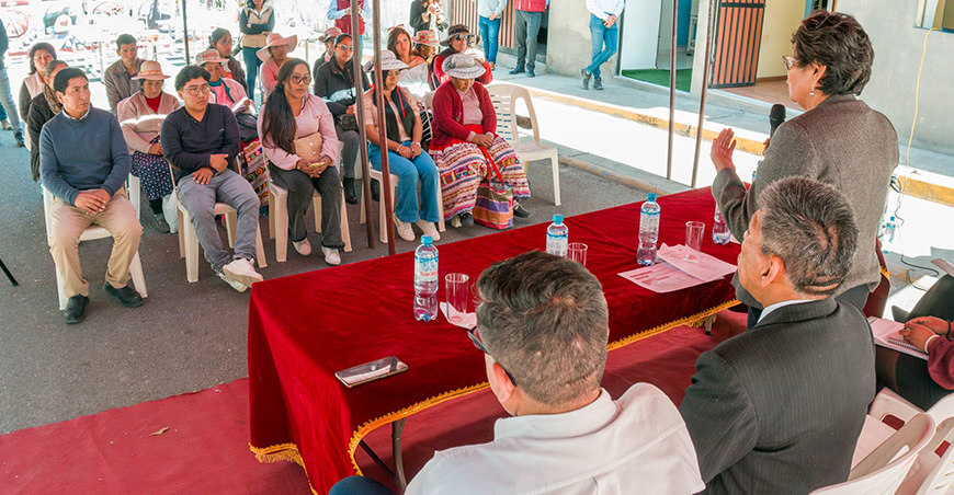 Asociación de artesanas alpaqueras Llanq’aq Maky impulsa su arte textil con tecnología de vanguardia Arequipa Perú