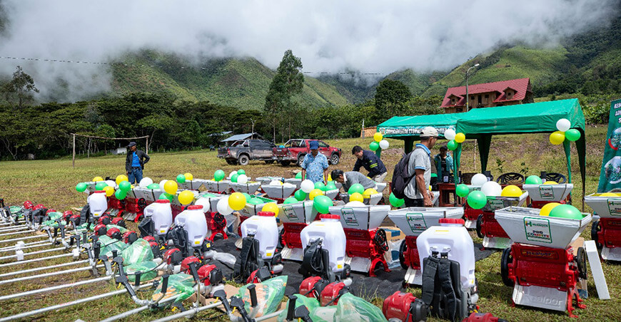 Entregaron despulpadoras de café para garantizar calidad del grano a productores asociados de Pachitea en Huánuco