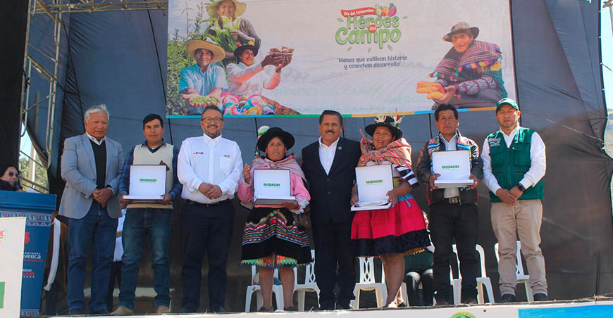 Reconocimiento a los Héroes del Campo Serfor Perú