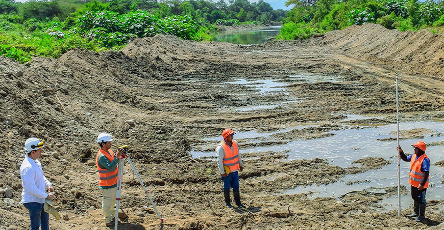 Limpian y descolmatan quebrada San Francisco para proteger cultivos en Tambogrande Piura Perú