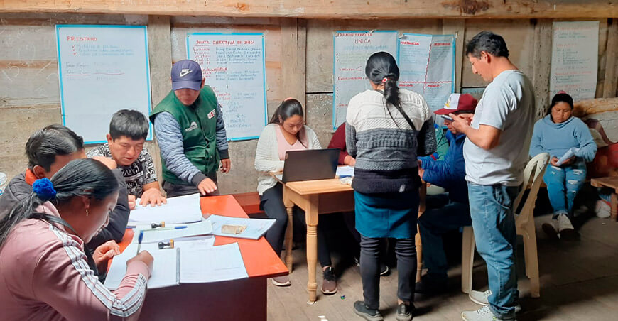 productores rurales se benefician con la autogestión de bancos comunales Proyecto Avanzar Rural Perú