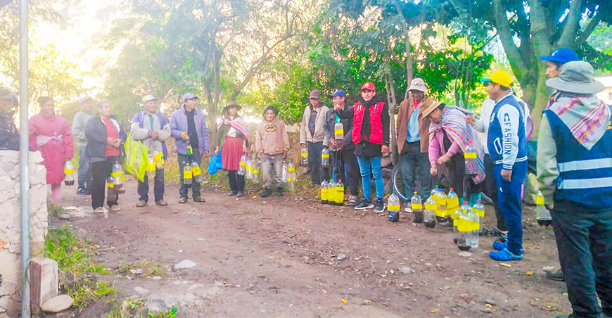 Refuerzan control de la mosca de la fruta en 65 comunidades de Huamanga Ayacucho Perú