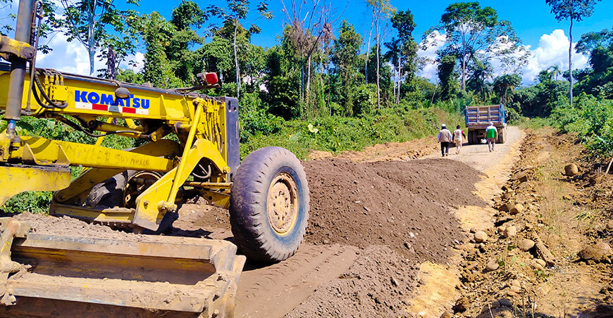 Avanzan mantenimiento de camino vecinal que beneficiará a 381 familias indígenas en Río Tambo Junín Devida Perú