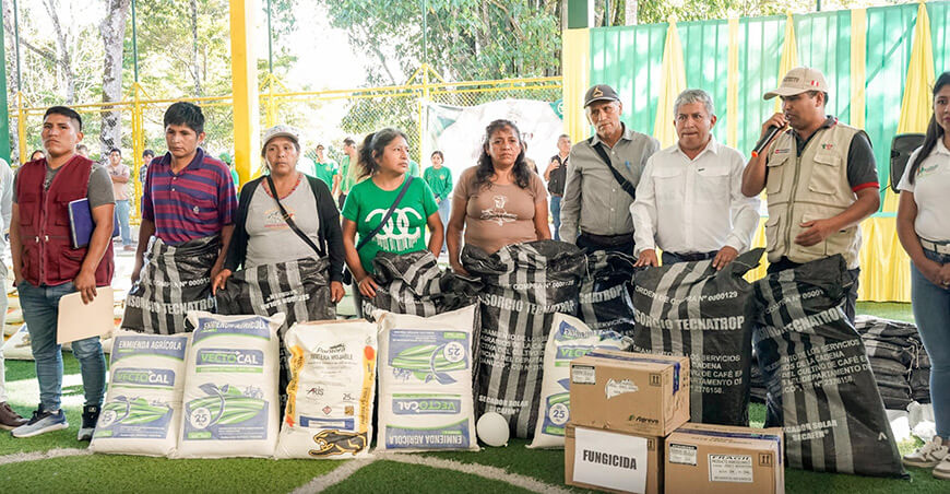 Entregaron materiales a productores de café de Hermilio Valdizán Huánuco Perú
