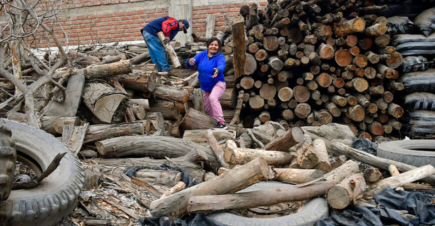 Donan carbón y leña a clubes de madres de Laredo para apoyar la alimentación comunitaria La Libertad Perú