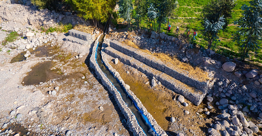 productoras se benefician con mantenimiento del canal de riego Córdova Moquegua Perú