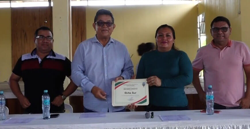Distinguen a Ocho Sur por apoyo a comunidades inundadas en Nueva Requena Ucayali Perú